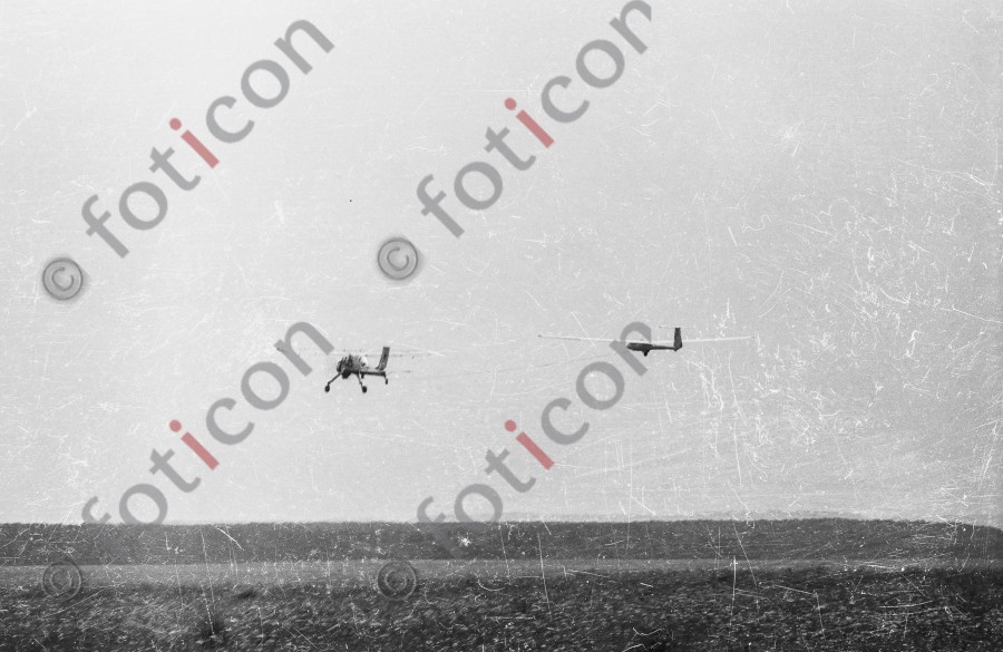 Hubschrauber und Segelflugzeug | Helicopter and Glider - Foto Harder-007_0083Bild018.jpg | foticon.de - Bilddatenbank für Motive aus Geschichte und Kultur